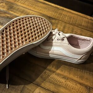 Van’s shoes size 8, very gently used. Light pink.
